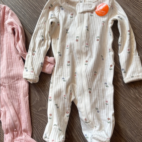 Newborn girl footies NWTS - Picture 2 of 4